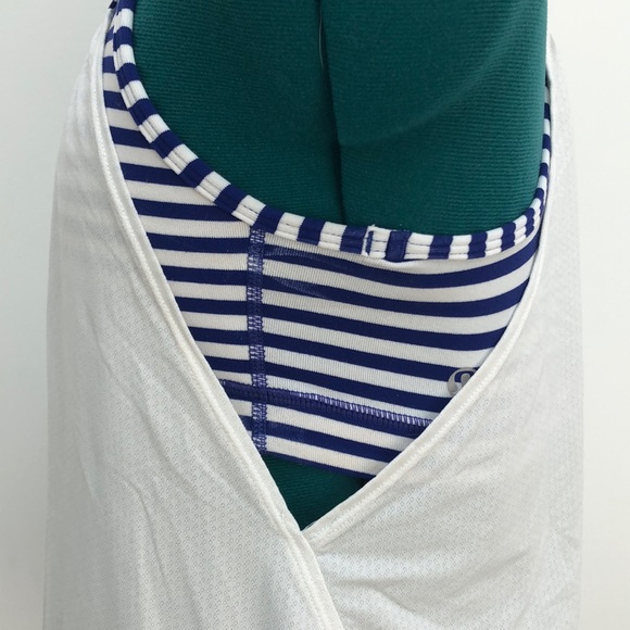 Lululemon Tank Top with Built-in Bra. Size 4 - Picture 4 of 7